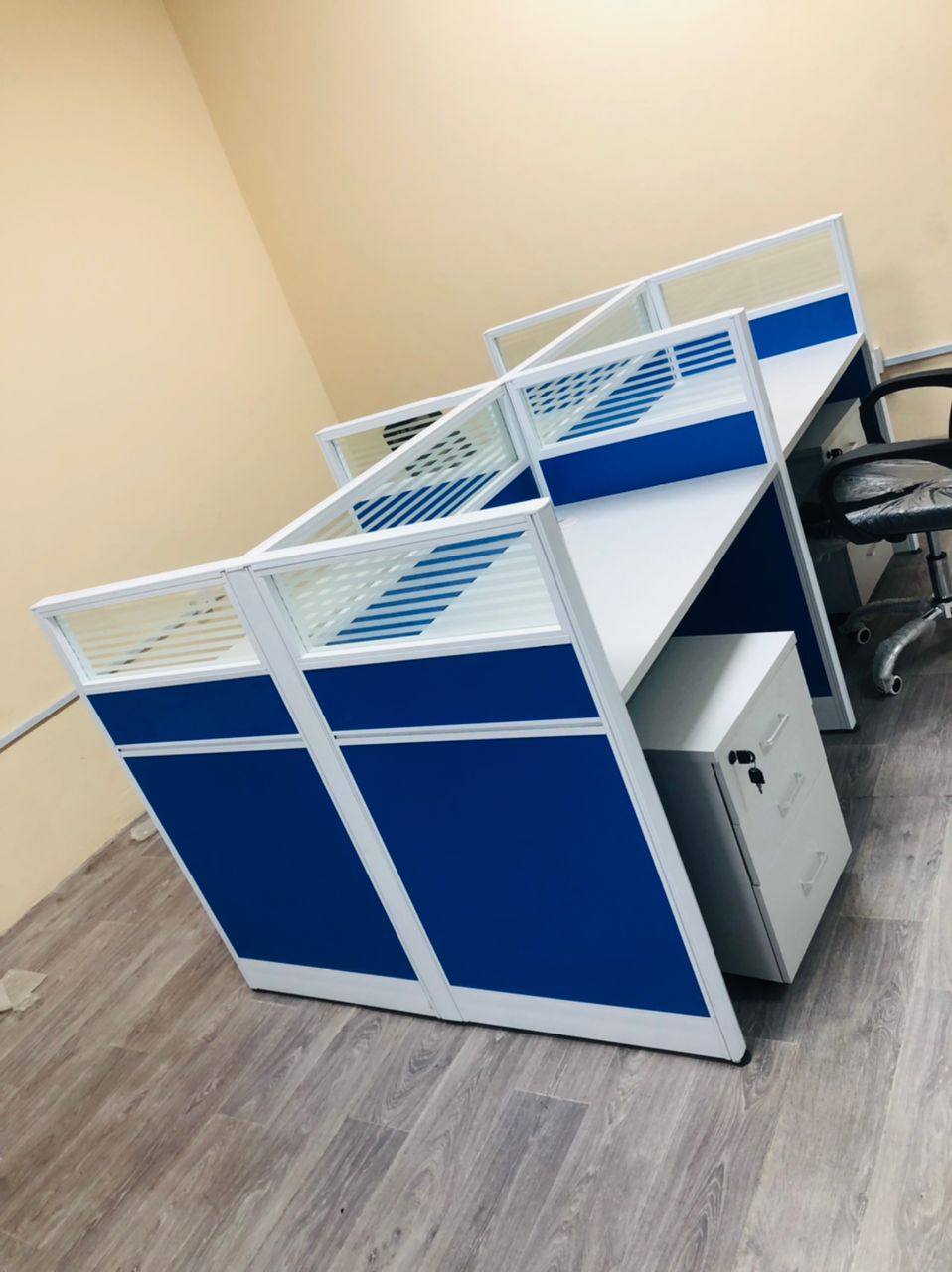 4 Seater Workstation - Image 3